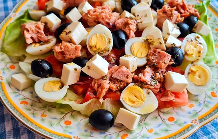 ПП салат с тунцом, фетой и маслинами