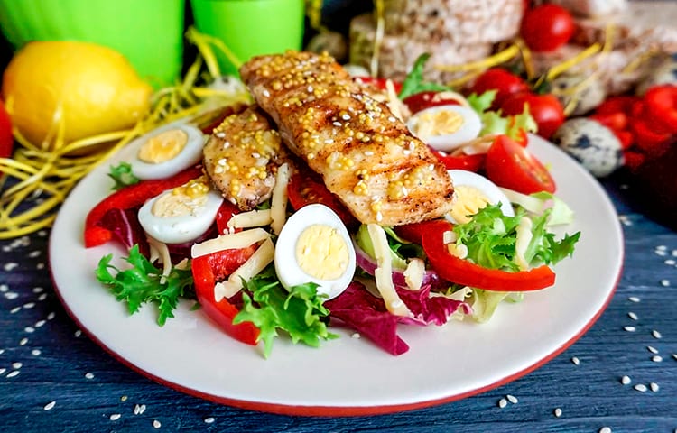 ПП-салат с курицей-гриль и овощами